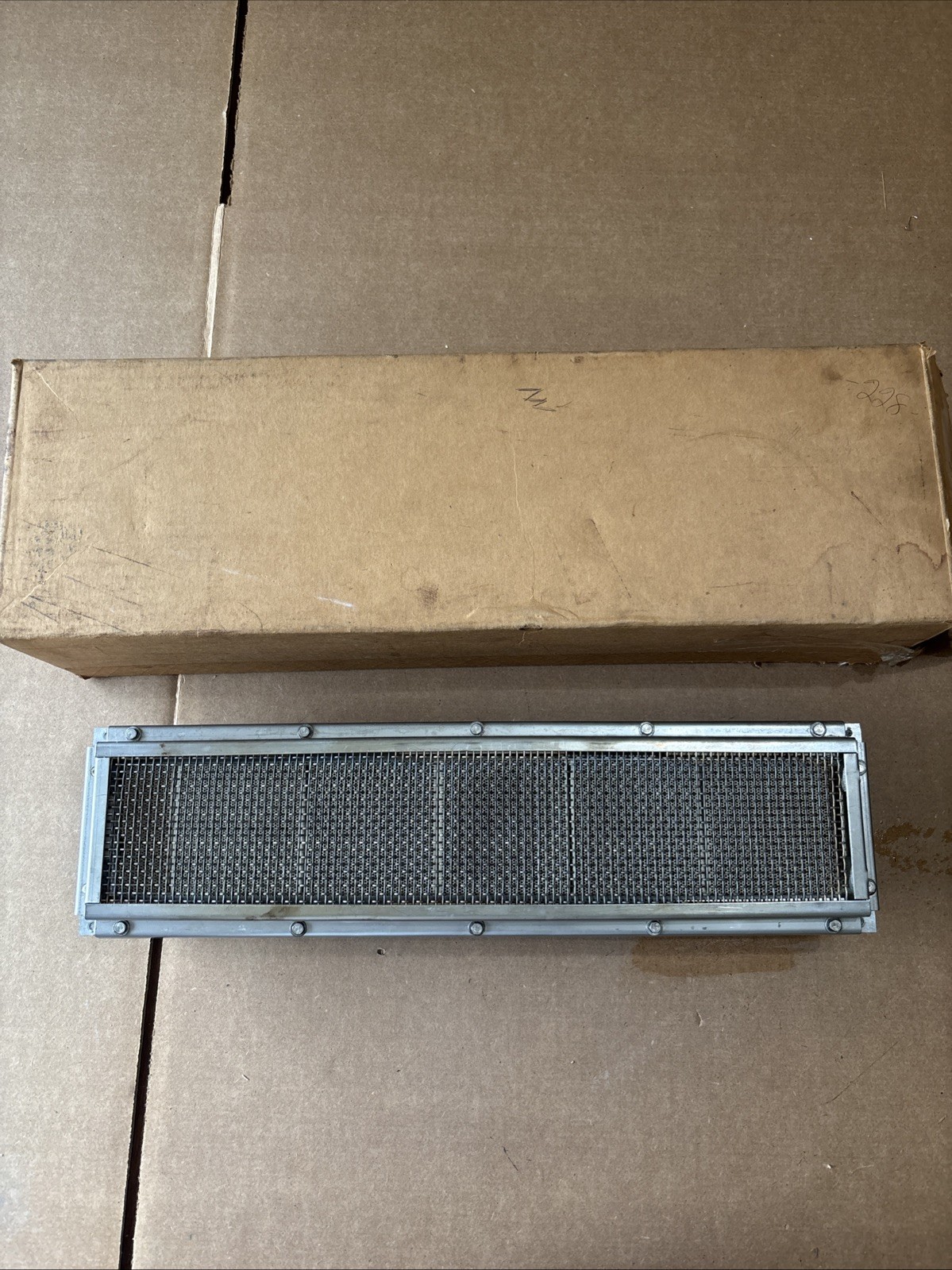 AllPoints 1008897 19 Inch Infra Red Burner Box Steel 18000 BTU – with Wire Mesh