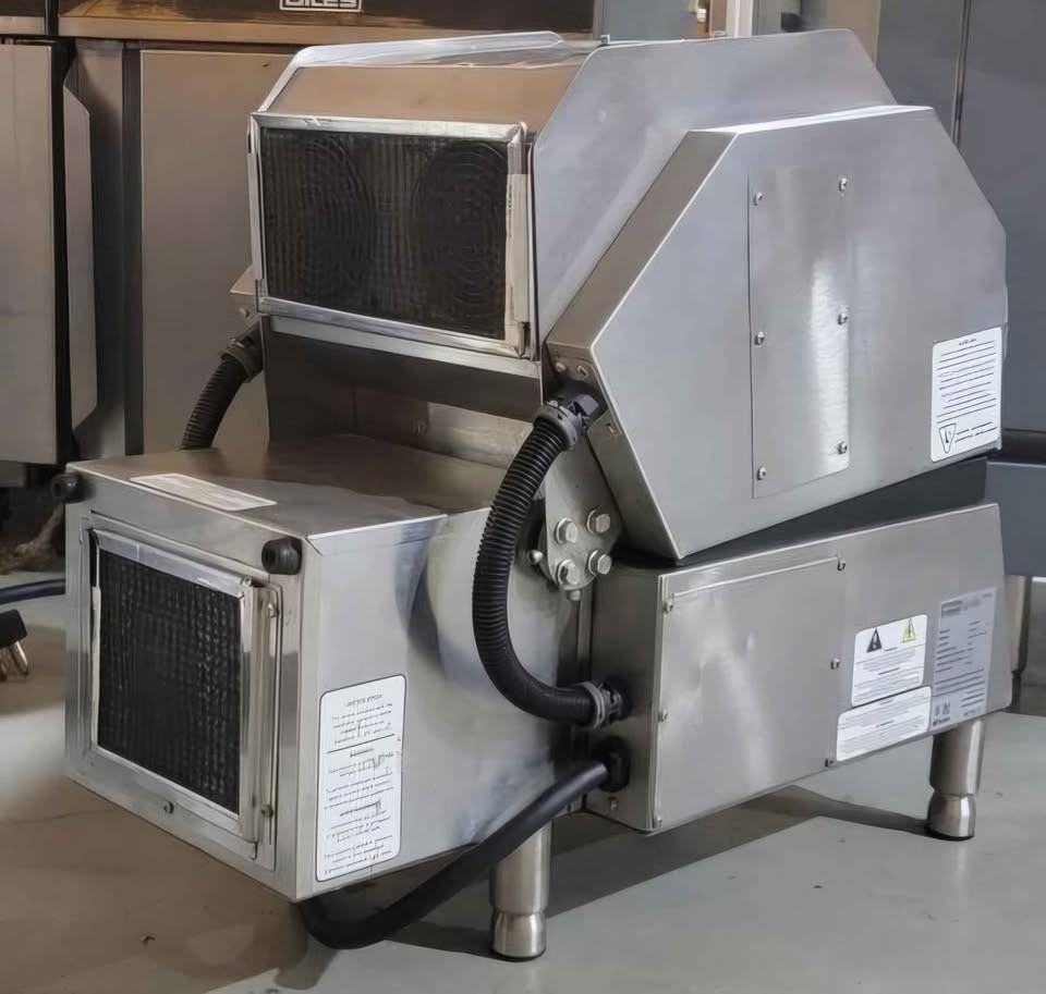 Nemco 6900A-240-GG 240V Sandwich Press with Grooved Top/Bottom