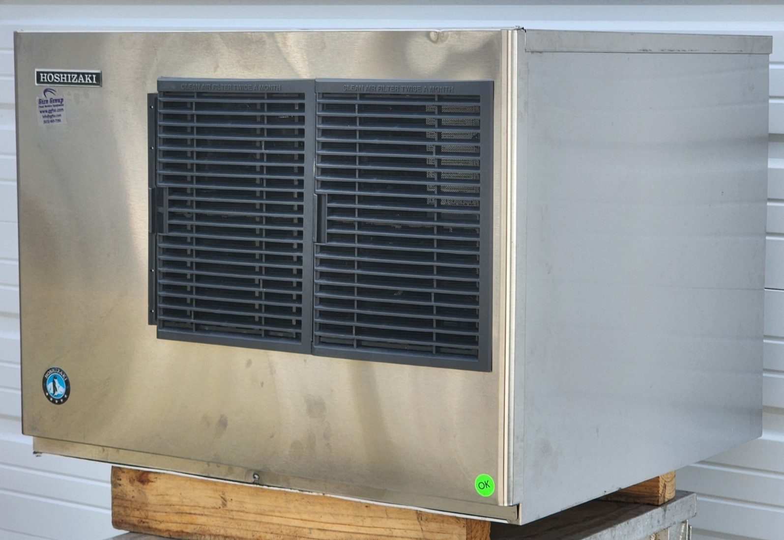 HOSHIZAKI KML-325MAJ AIR-COOLED ICE MACHINE CRESENT CUBE STYLE 380 Lb.