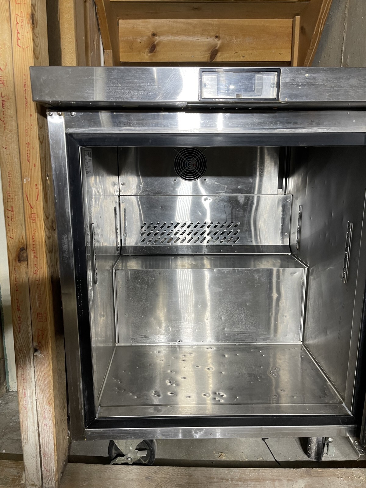 Atosa MGF8405GR 27″ One Solid Door Undercounter Freezer 7.15 cu. ft.