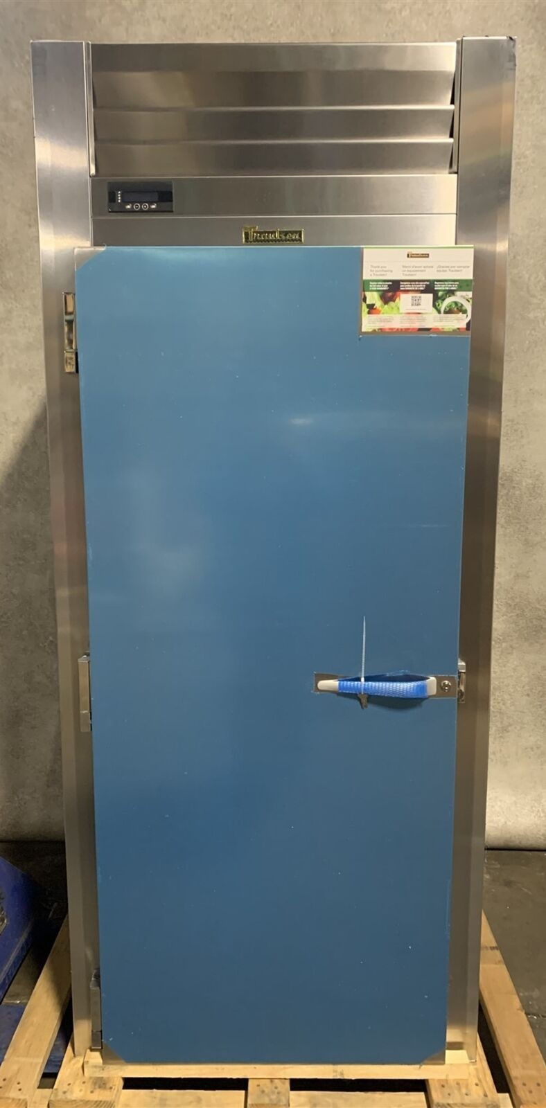 Traulsen ARI132LUT-FHS 36″ Solid Door Freestanding Roll In Refrigerator