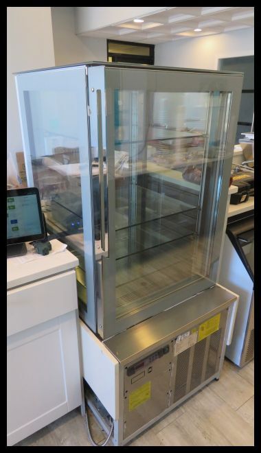 Clabo Orion 30″ Upright Refrigerated Showcase Countertop 3 Level Display Cabinet
