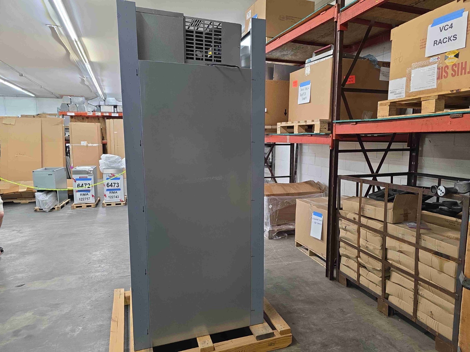 6495 New Old Stock Traulsen – Keg Cooler – 1-Door Cooler Roll In RRI132HUT-FHS