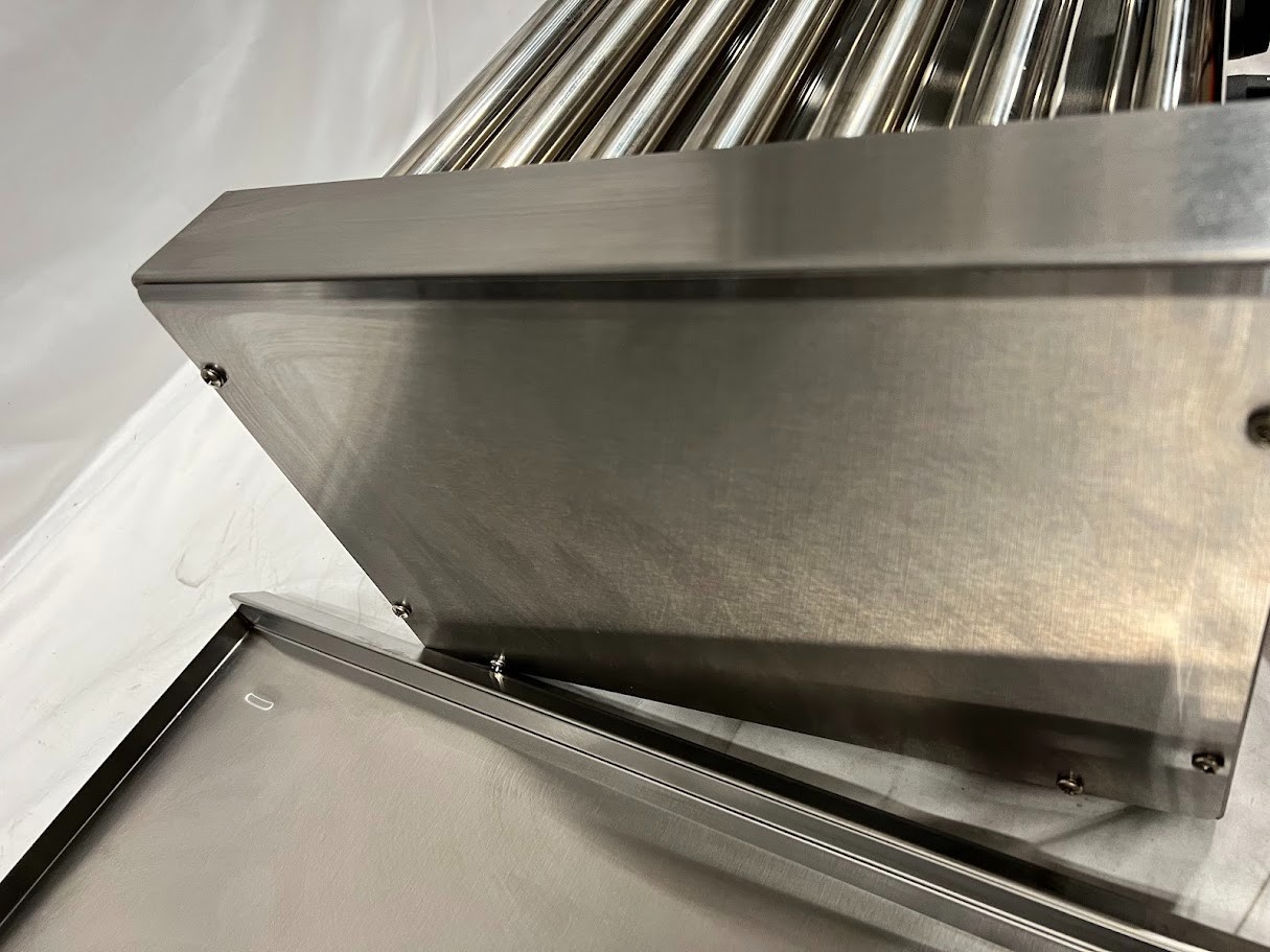 Avantco RG1818 18 Hot Dog Roller Grill with 7 Rollers – 120V, 590W