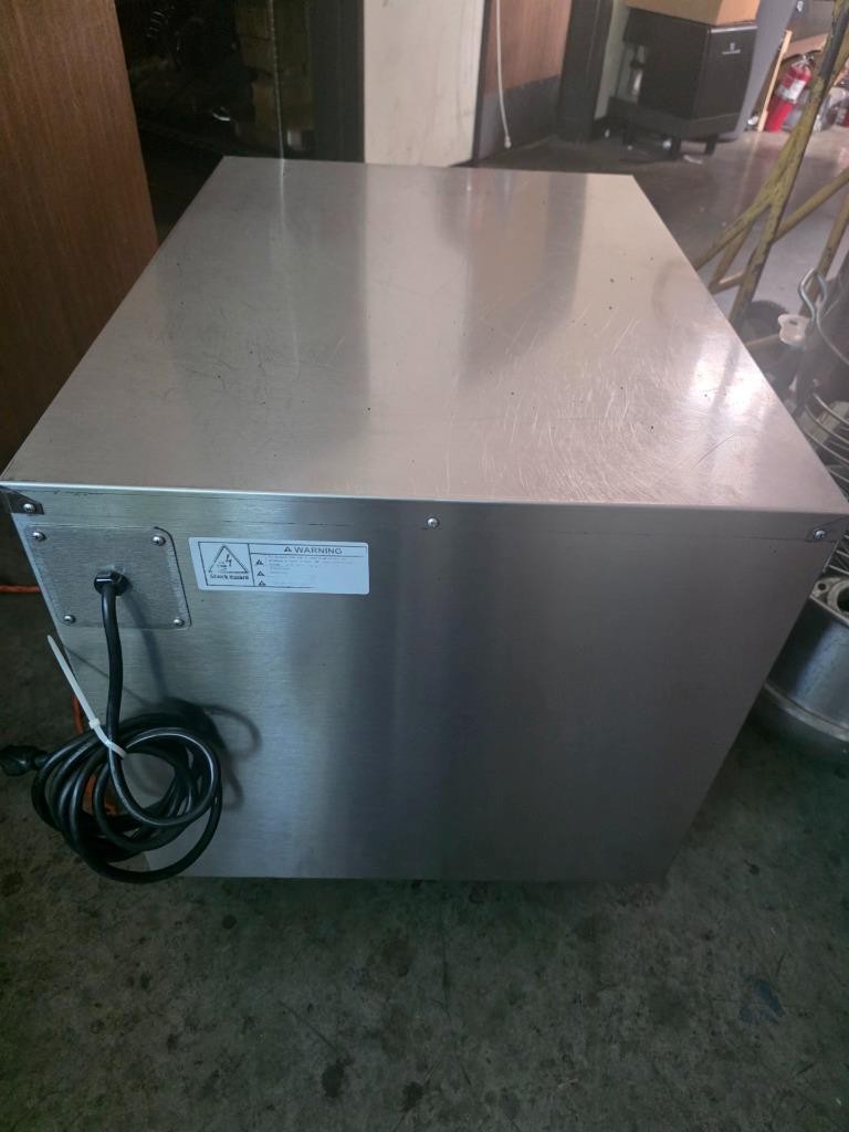 FWE HLC-1826-4P Countertop Insulated Stationary Heated Cabinet 4 Pan Capa 120V