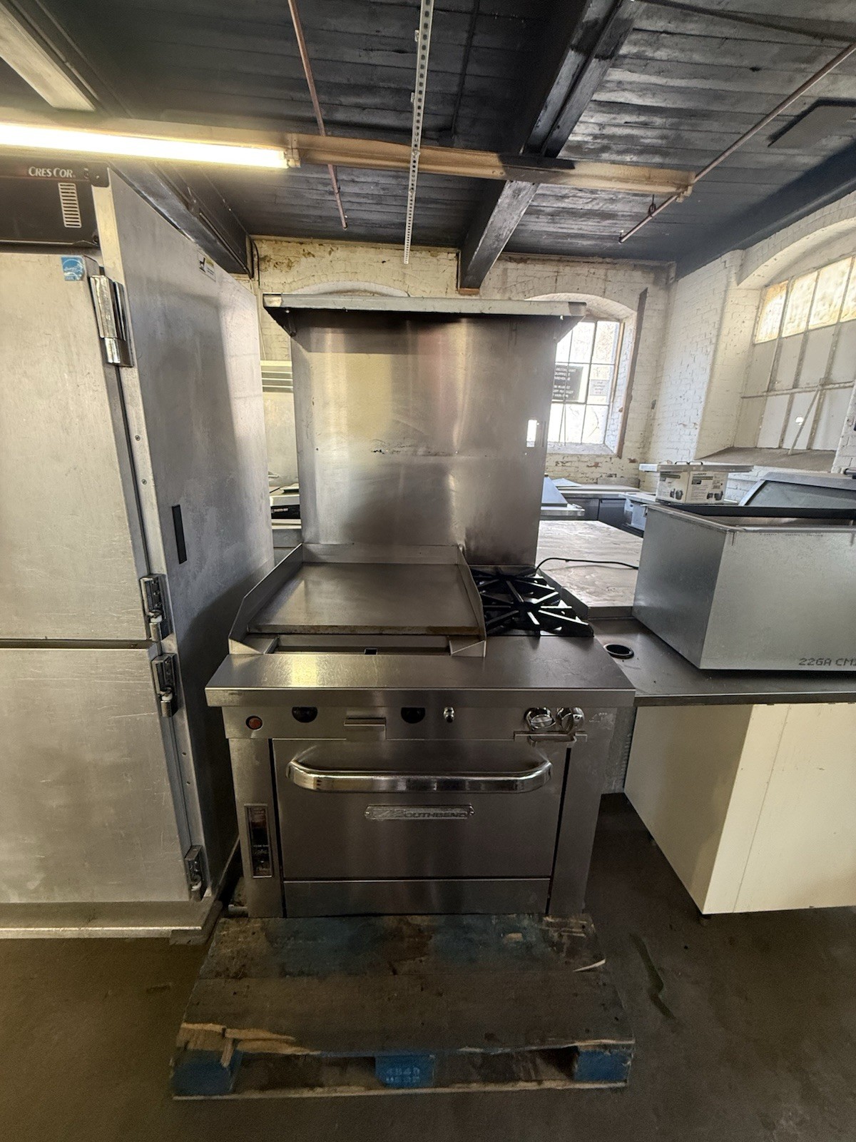 SOUTHBEND 24” GRIDDLE AND 2 BURNER STOVE LP GAS COMMERCIAL RANGE USED GRILL OVEN