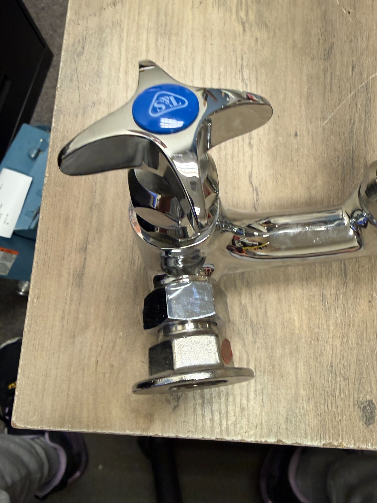 T&S SWIVEL WALL MOUNT FAUCET WITH 15″ SWIVEL SPOUT UNKNOWN MODEL