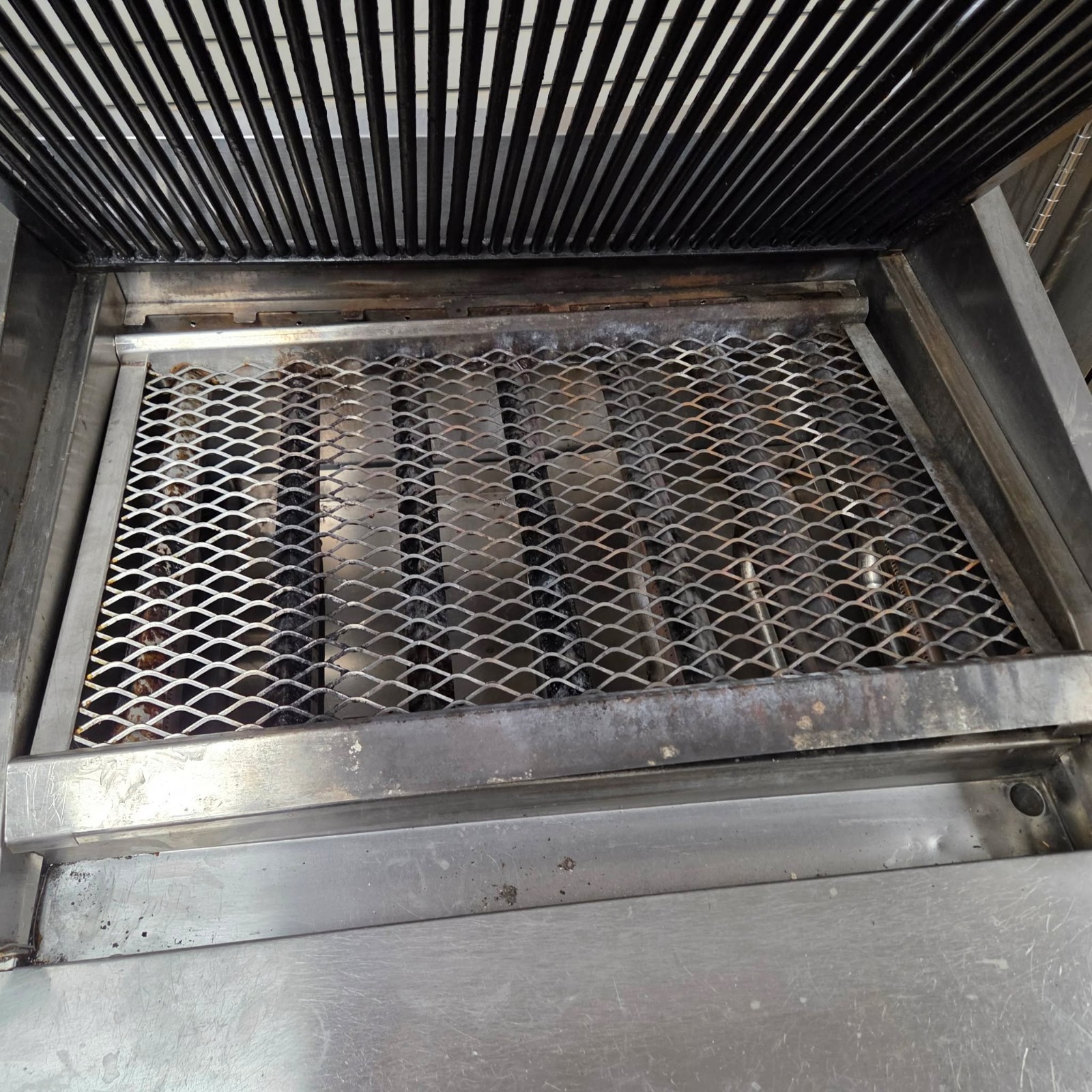 MagiKitch’n FM-SMB-636 36″ Natural Gas Lava Rock Charbroiler