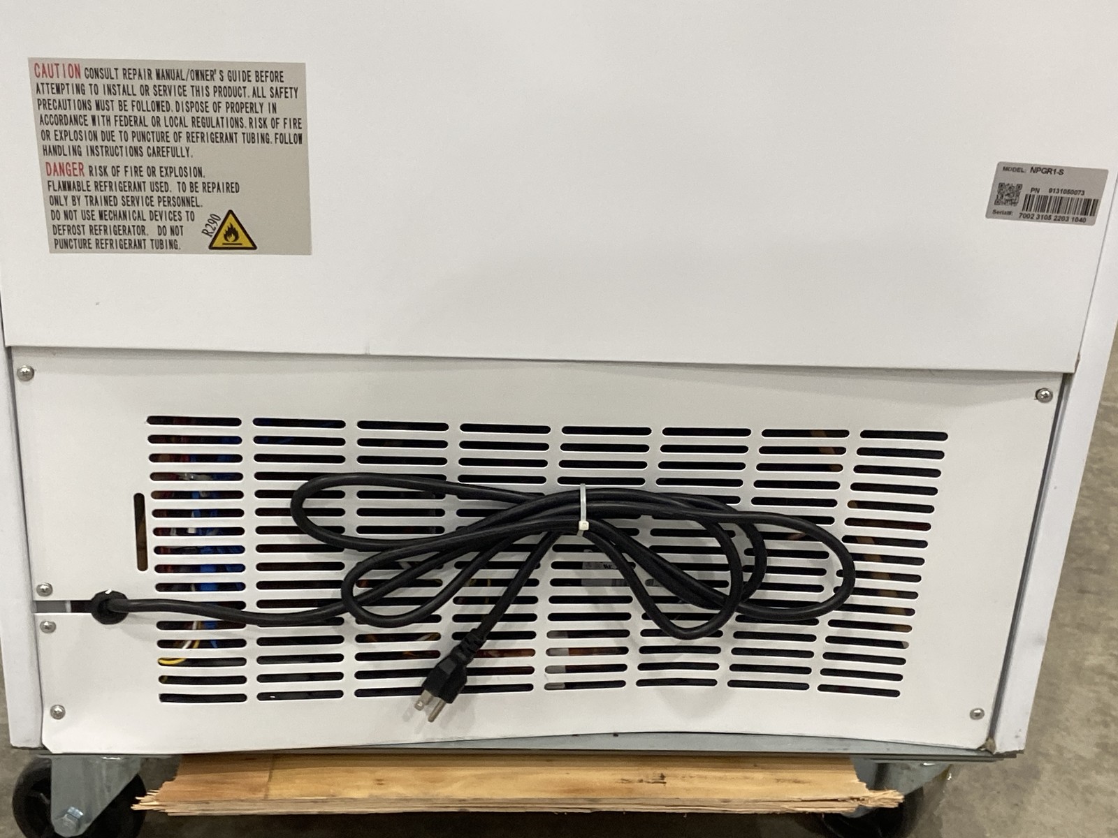 Norpole NPGR1-S 28″ Glass Door Commercial Merchandiser Refrigerator 23 Cu. Ft.