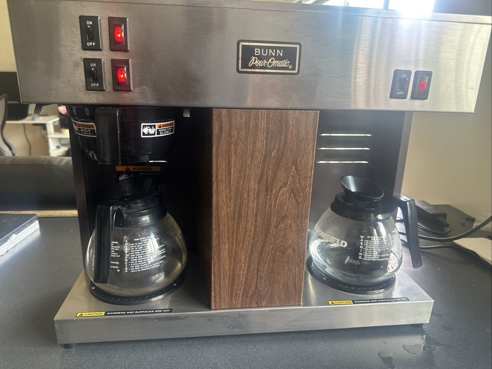 BUNN VPS W/G Commercial Pourover Coffee Brewer Maker 12-Cup w/ 4 Carafes