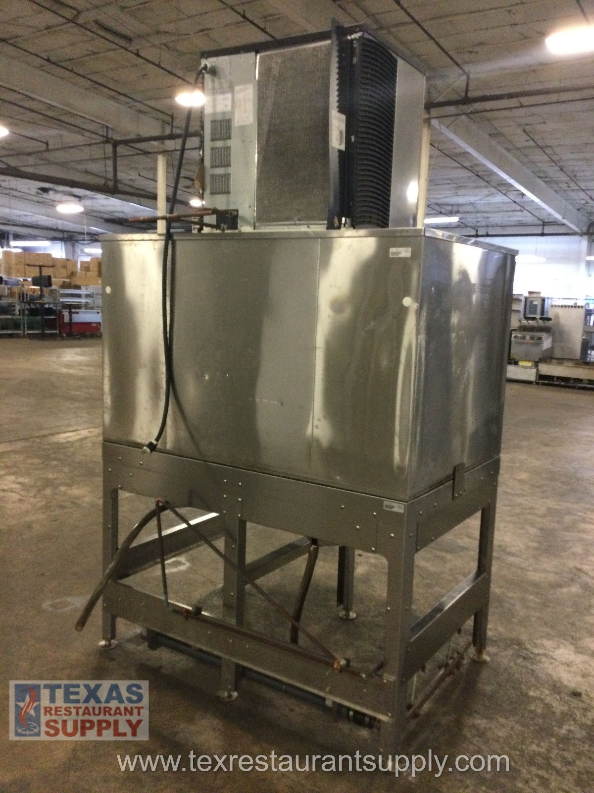 Manitowoc IY1204A-261 1200 Lbs Air Cooled Ice Maker High Volume System