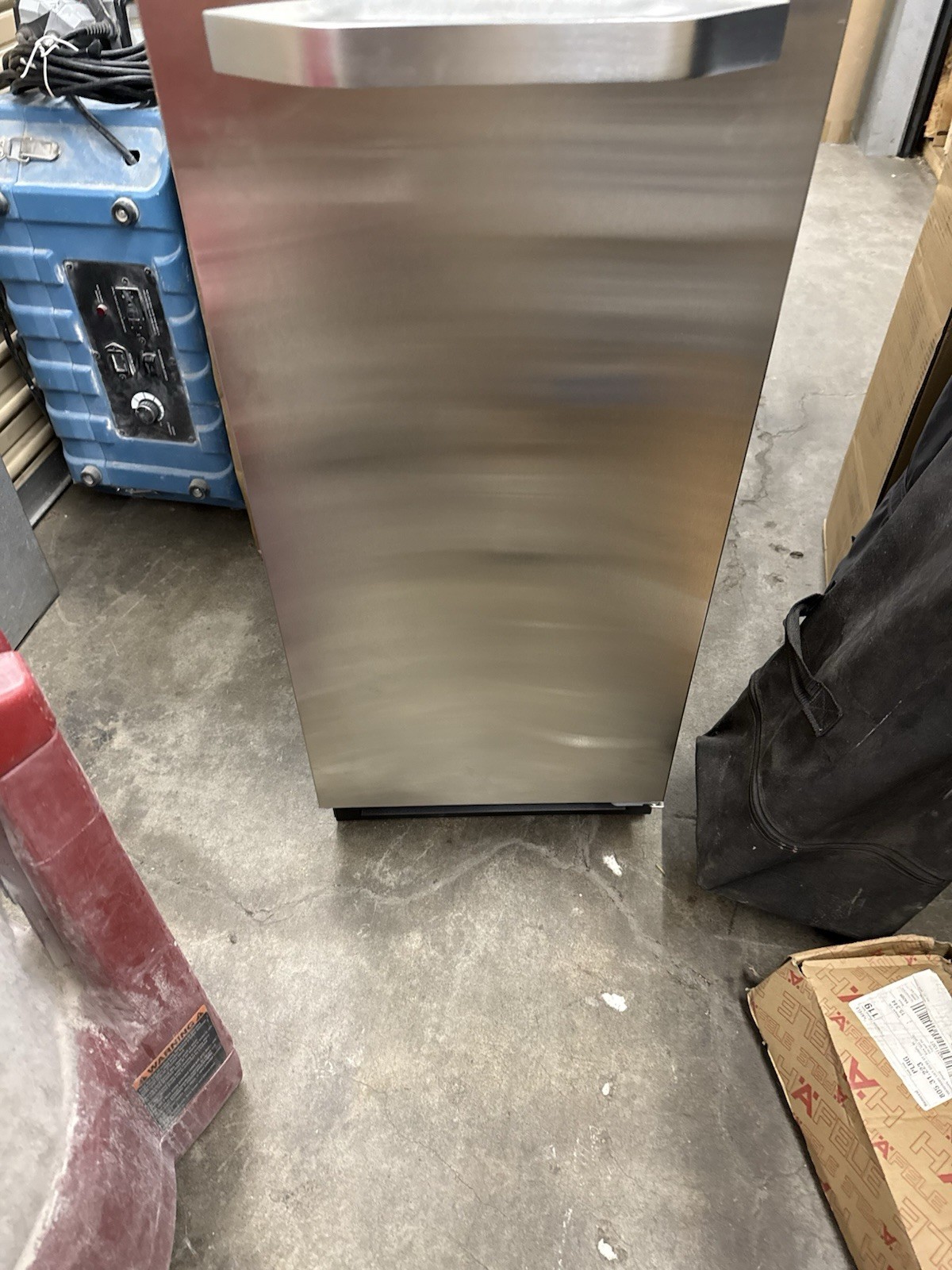 MAXX ICE Stainless Undercounter Crescent Ice Maker 115V 50-150 lb Right Swing