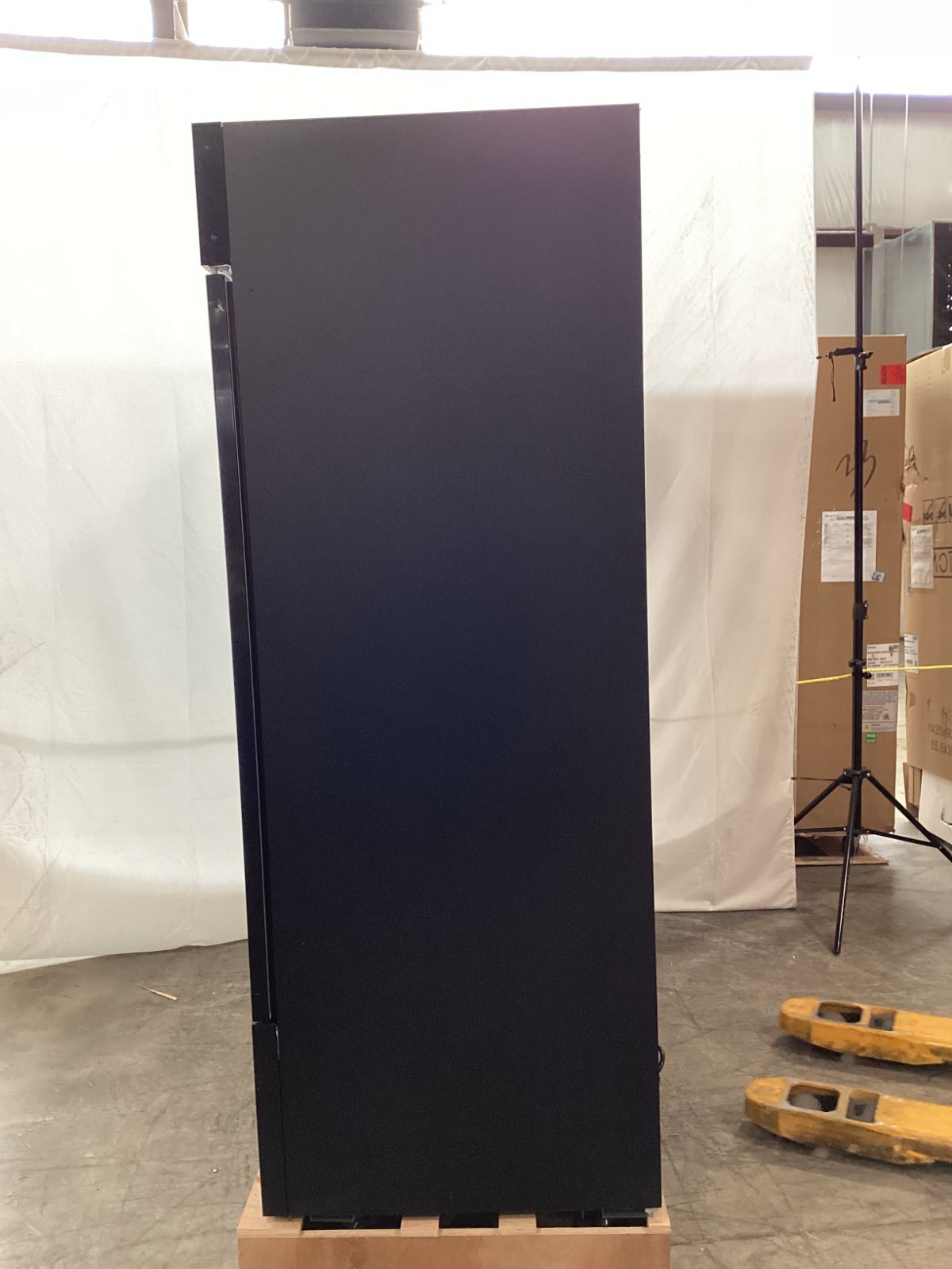 |4924| MoTak MGD-3DR-80-X 78 3/8″ Three Section Glass Door Merchandiser – (2) Le