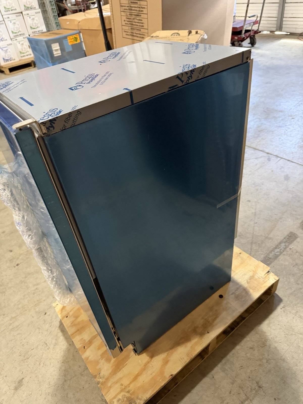Hoshizaki AM-50BAK Undercounter Top Hat Ice Maker (Minor Cosmetic Dent In Rear)