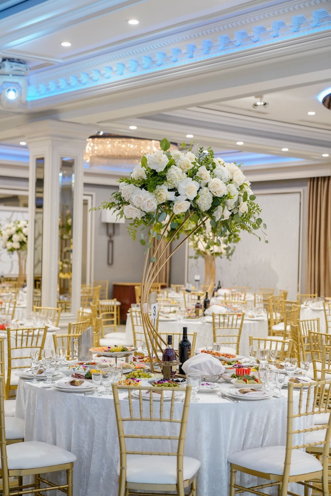 132″ Round Ivory Velvet Tablecloth Polyester