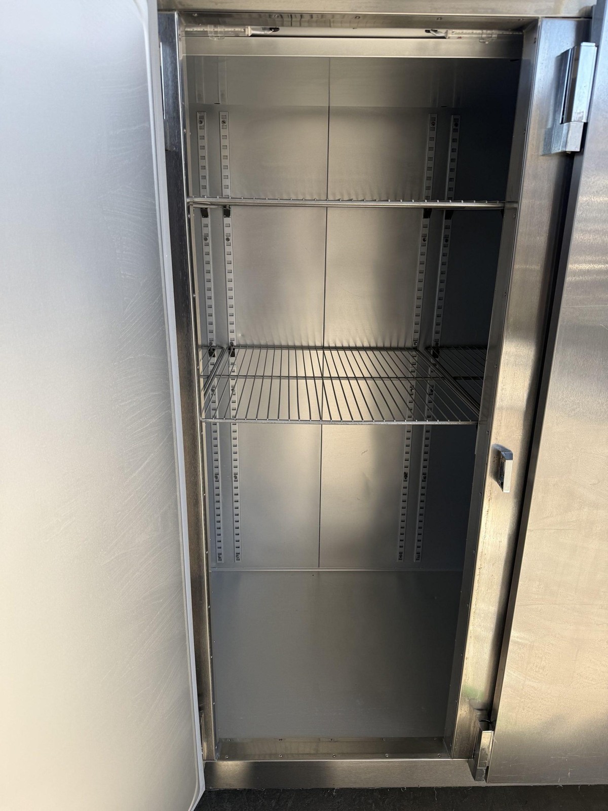 2024 TRAULSEN G31313 76 3/8″ 3 SOLID DOOR REACH IN FREEZER