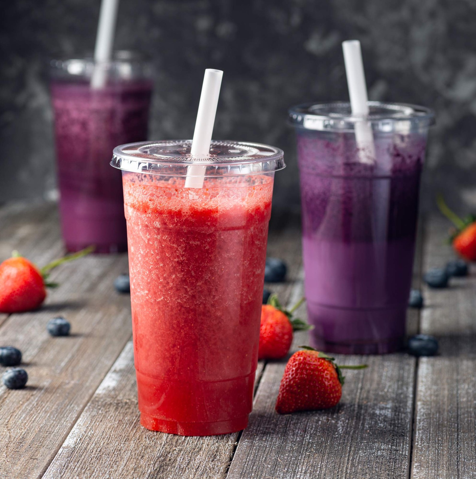 ELEGANT DISPOSABLES Crystal Clear PET Cups With Flat lids for 32 oz,