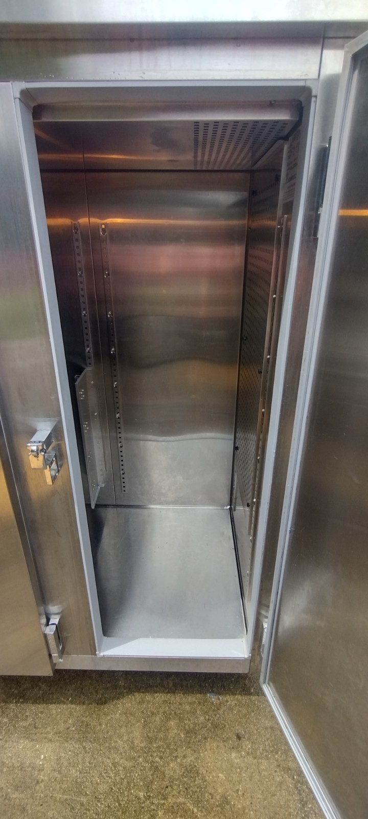 Continental DL3R-SS 3 Door Commercial Refrigerator SS 72 Cu Ft Runs Cool W Rack