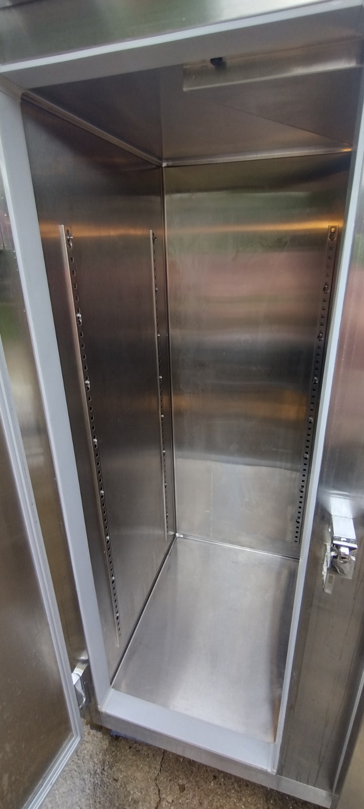 Continental DL3R-SS 3 Door Commercial Refrigerator SS 72 Cu Ft Runs Cool W Rack