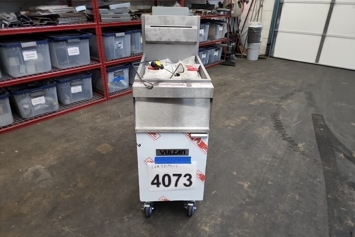 4073 New S/D Vulcan 35-40 lbs Capacity Deep Fryer, Model: 1GR35M-1