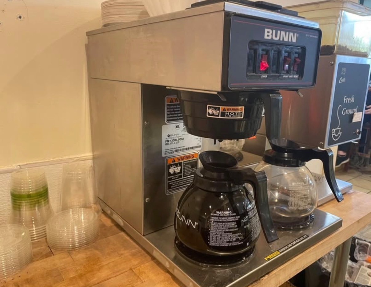 Bunn 13300.0003 VP17-3 Low Profile Pourover Coffee Brewer with 3 Warmers