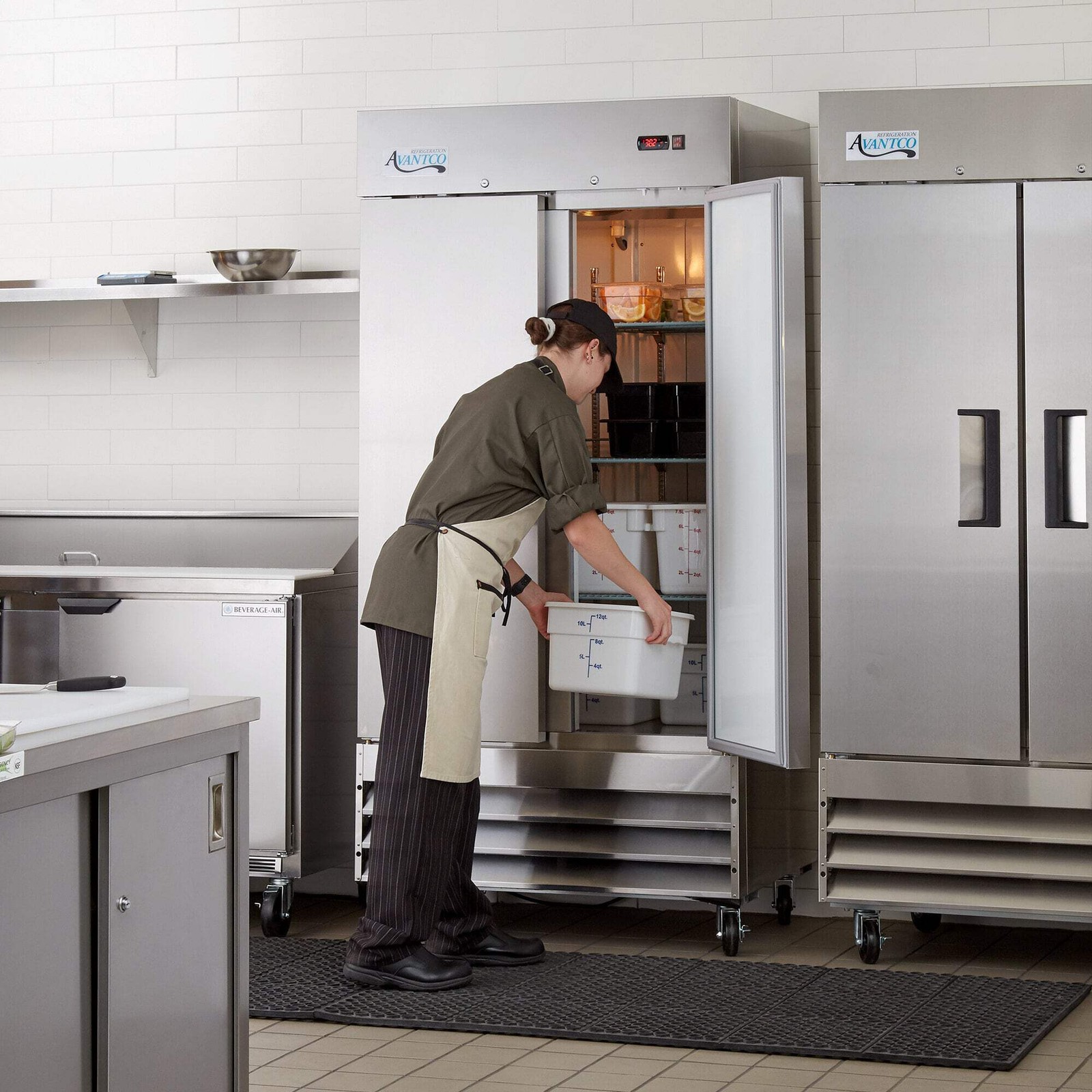 39 1/2″ Solid Door Reach-In Refrigerator