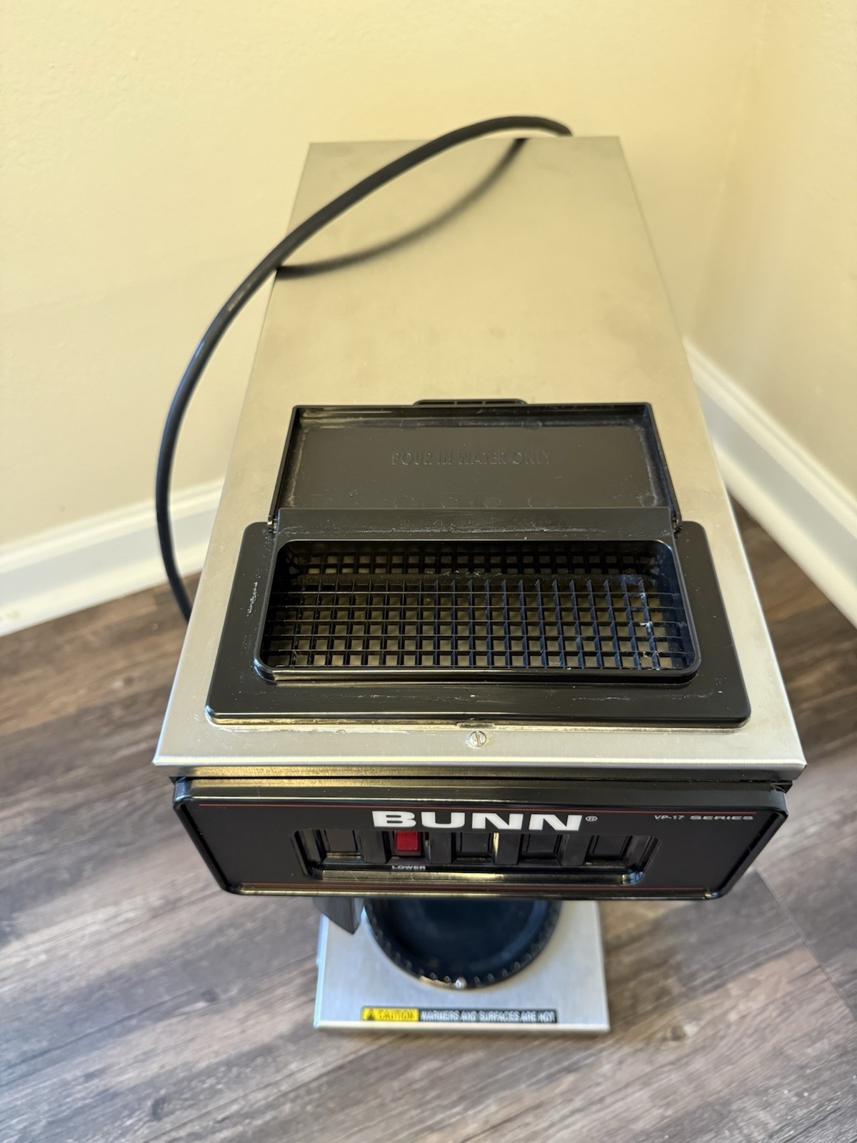BUNN VP17-1 SST Decanter Pourover Coffee Brewer 1 Warmer Electric NSF/UL