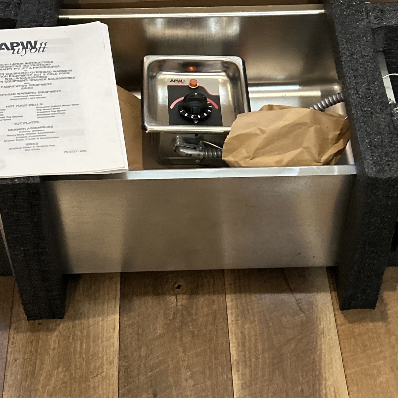 APW Wyott 55356 Hot Food Well with Drain, BM-80CD, Botton Mount, 120V, 1200W