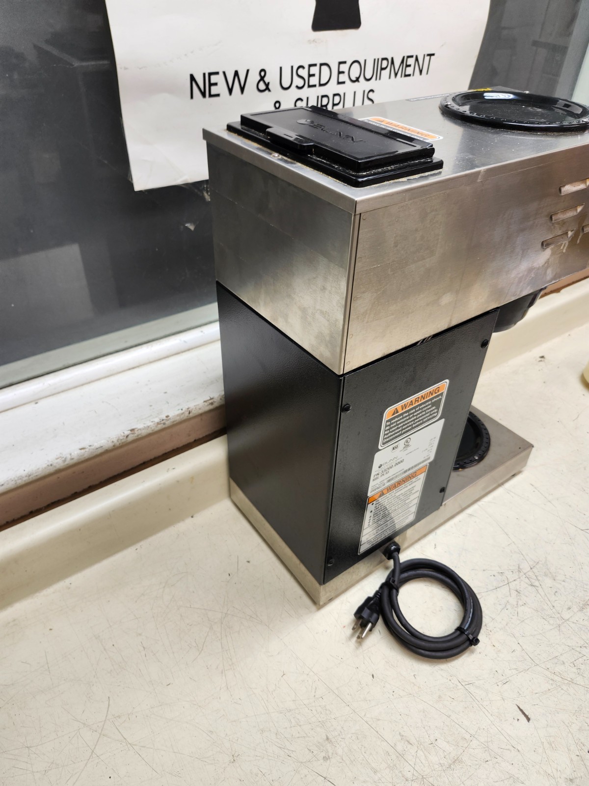 Bunn VPR Black 12 Cup Commercial Coffee Brewer Upper & Lower Warmers 33200.0000
