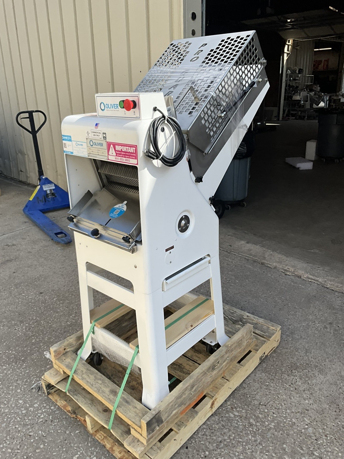2025 Oliver Gravity Feed Bakery Bread Slicer 797-32NC w/ Pro Guard Artisan