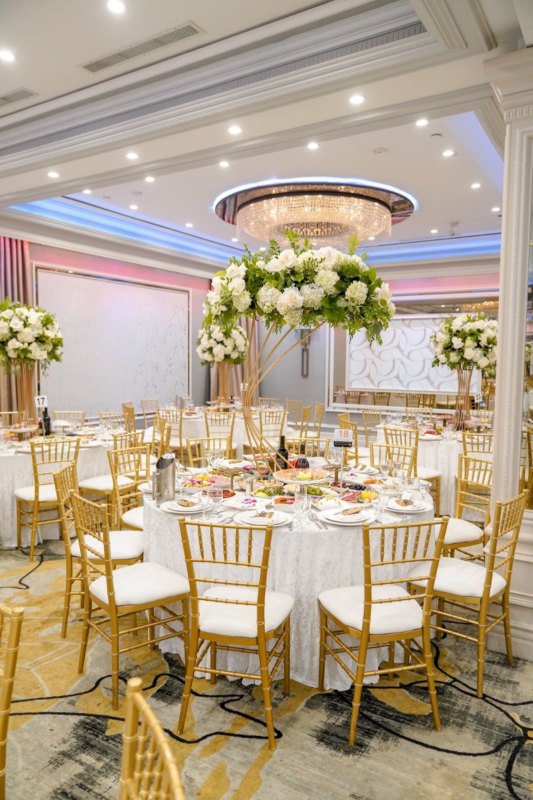 132″ Round Ivory Velvet Tablecloth Polyester
