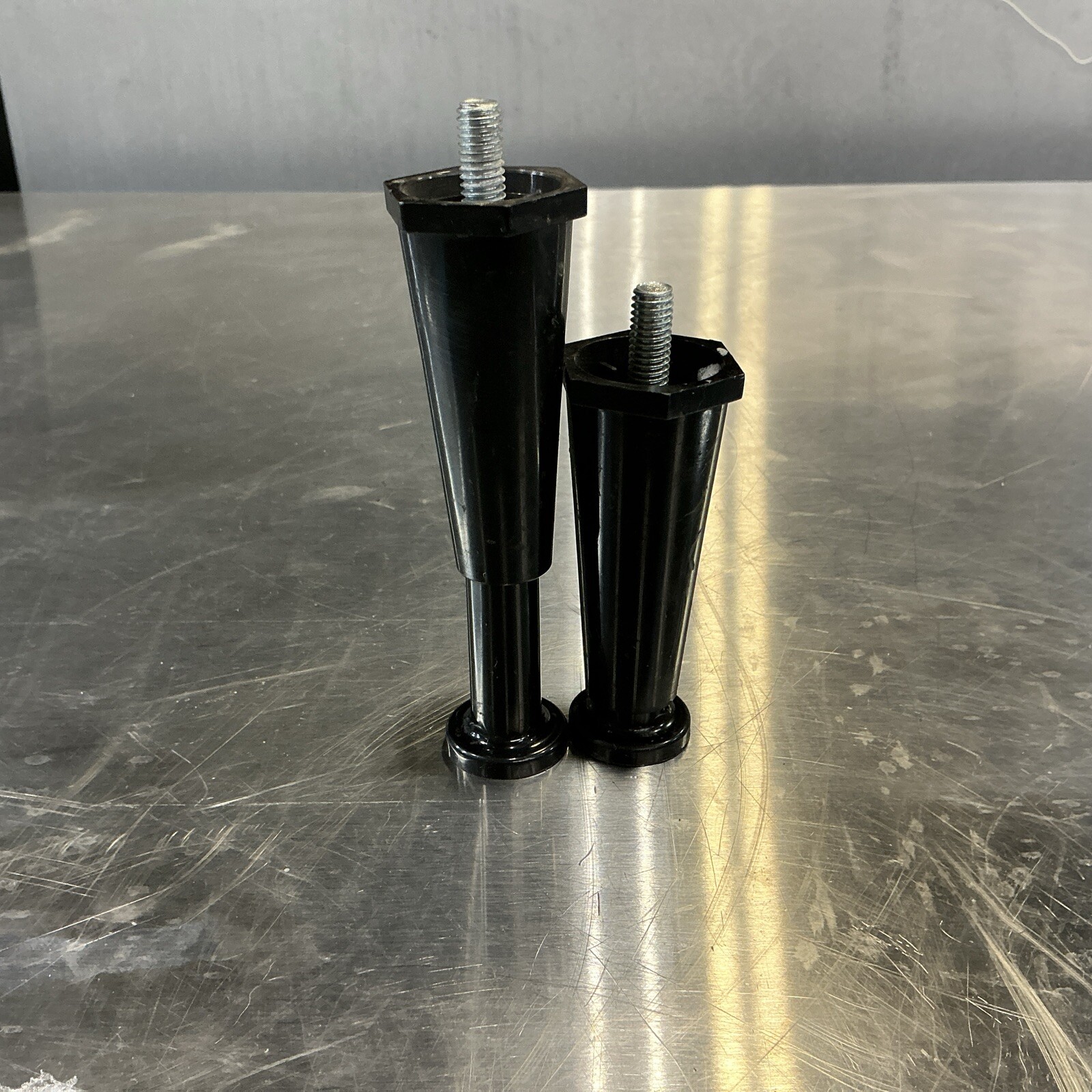 CHG – A60-0633 – ADJUSTABLE PLASTIC LEG W/ 3/8 IN STUD
