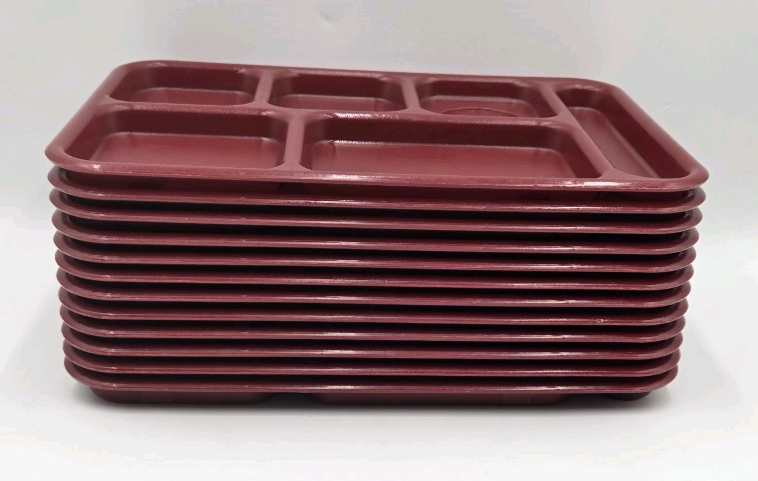Lot of 12 Cambro 10146CW Camwear 6-Compartment Cafeteria Trays Burgundy/Maroon