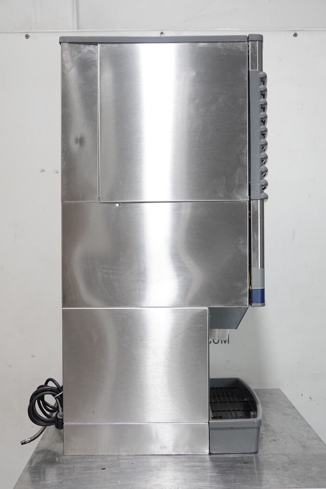 FOLLET 400 LBS AIR COOLED ICE MAKER/WATER DISPENSER (CHEWABLE ICE) MODEL 25CT400