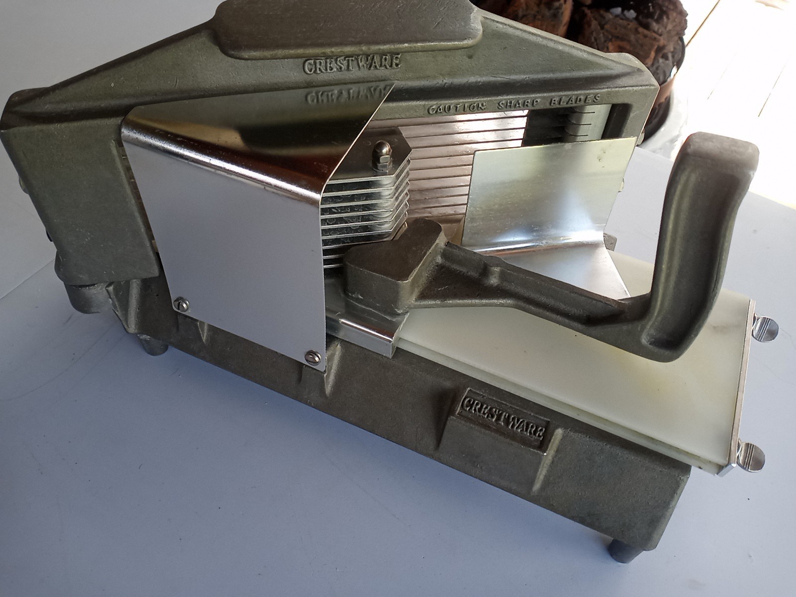 Crestware SLT 1/4″ Easy Tomato Slicer Cutter Commercial Made In USA Nemco NICE