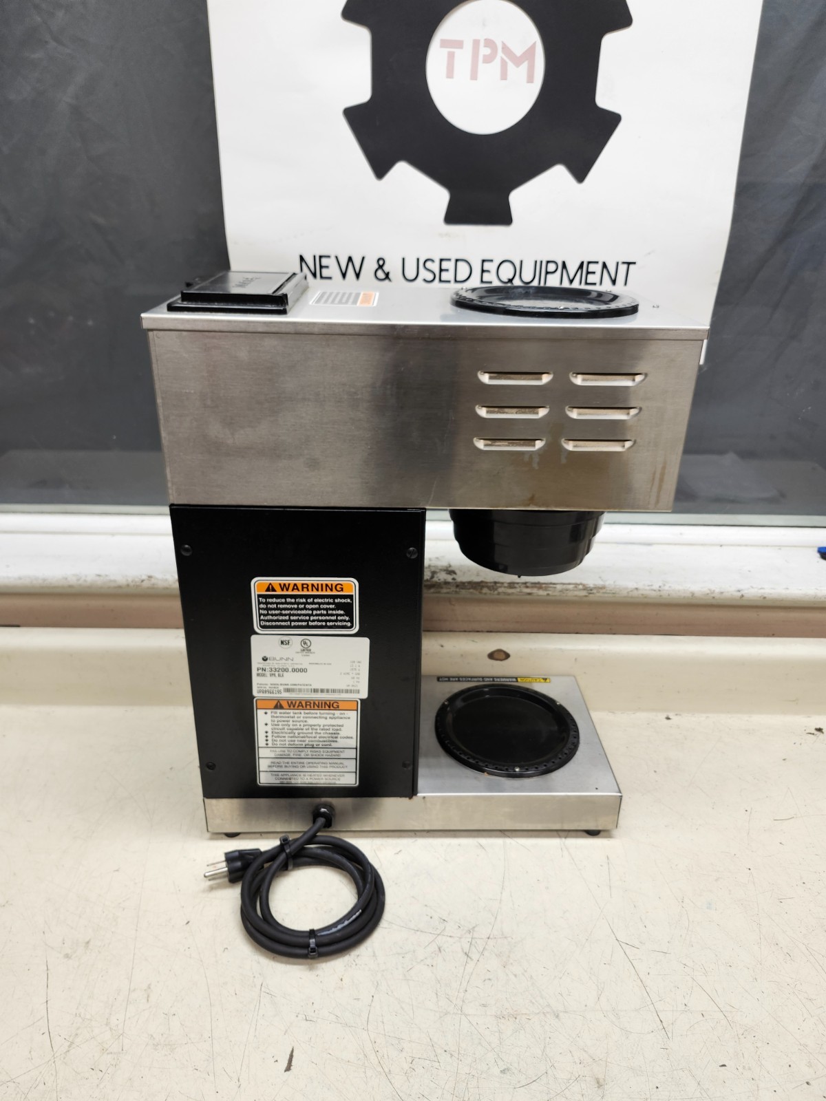 Bunn VPR Black 12 Cup Commercial Coffee Brewer Upper & Lower Warmers 33200.0000