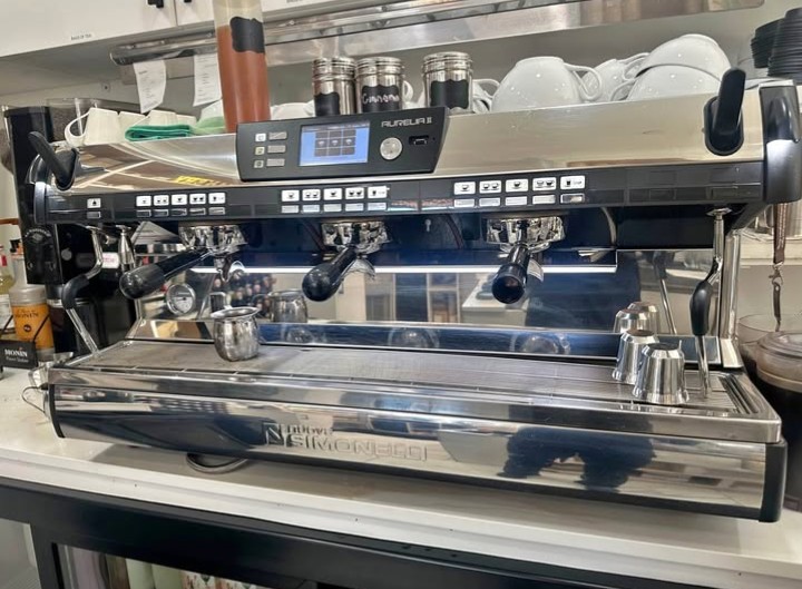 Late Model Nuova Simonelli Aurelia II T3 Traditional Espresso Machine(Grinder )