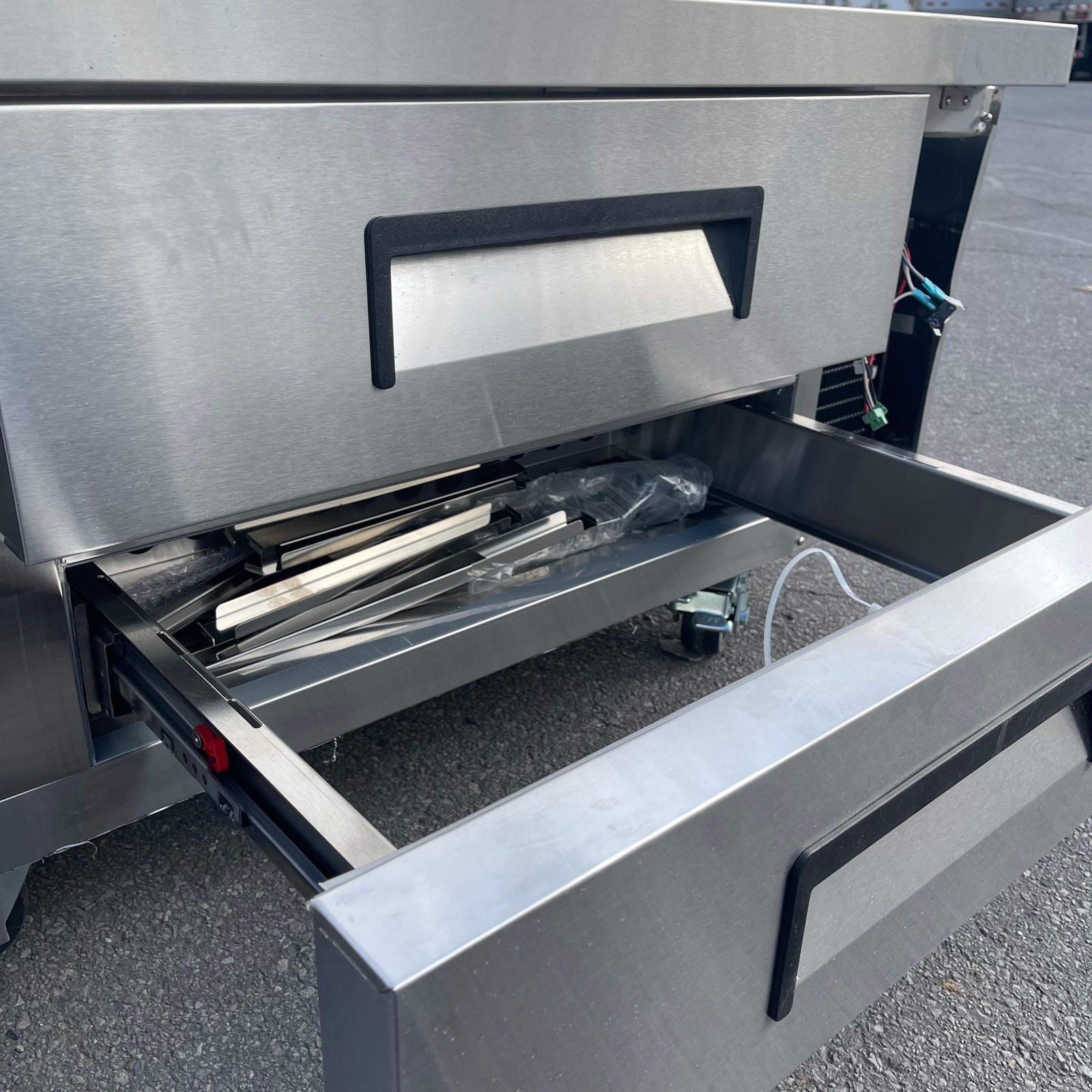 AVANTCO 4-drawer Refrigerated Chef Base 84”x32”x26 Stainless Steel 178CBE84HC