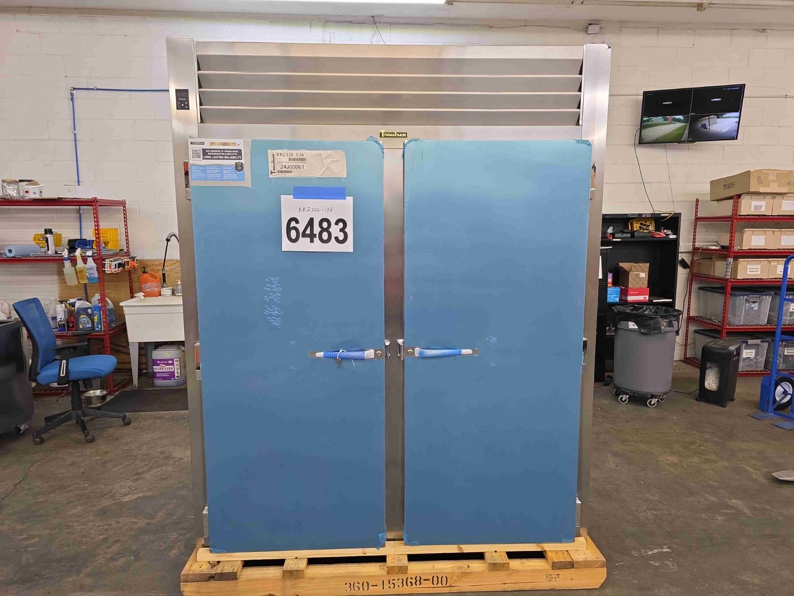 6483 New Old Stock Traulsen Keg Cooler 2-Door Refrigerator Roll In RRI232LUT-FHS