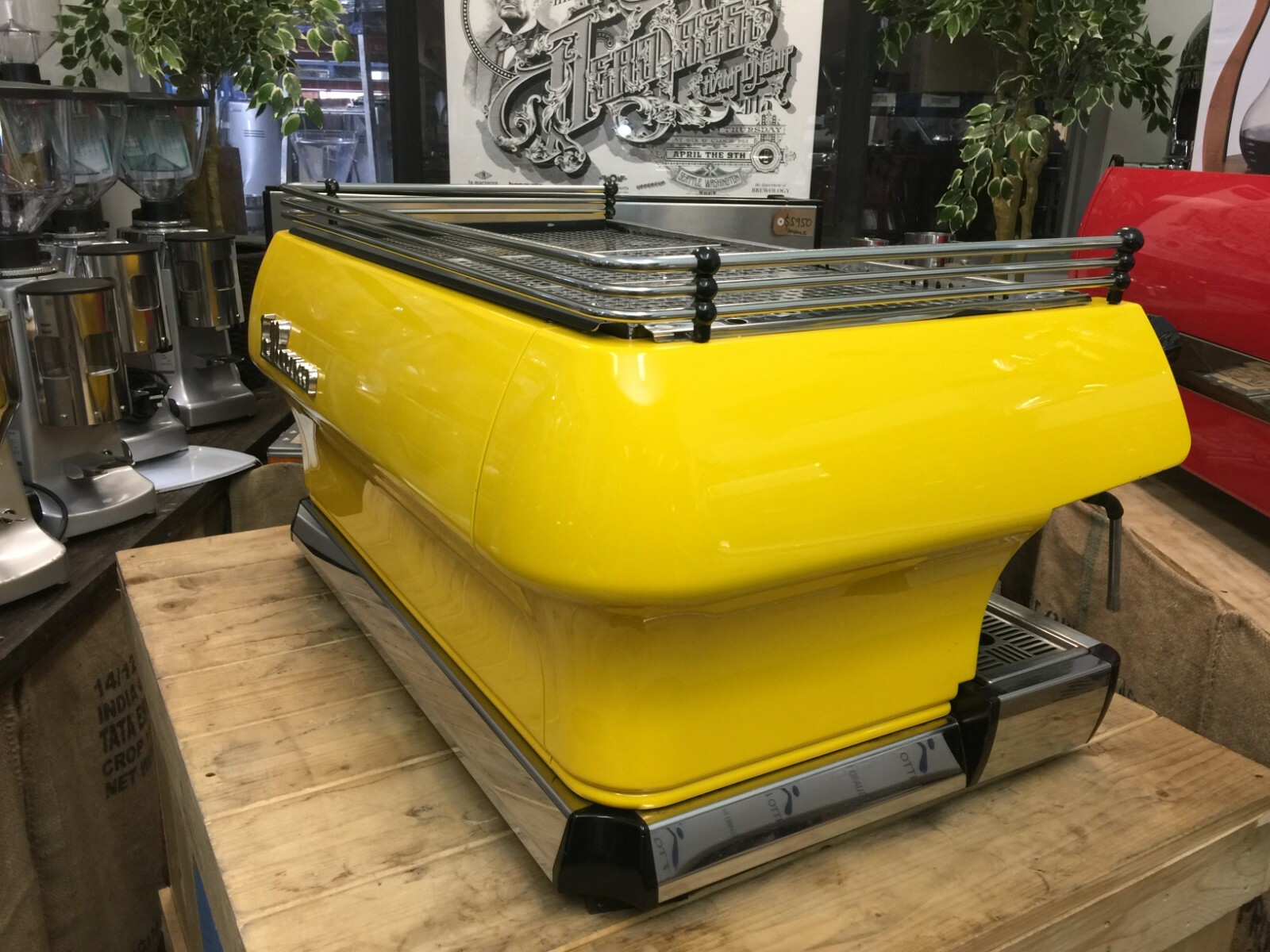 LA MARZOCCO FB80 3 GROUP YELLOW BLACK ESPRESSO COFFEE MACHINE COMMERCIAL CAFE