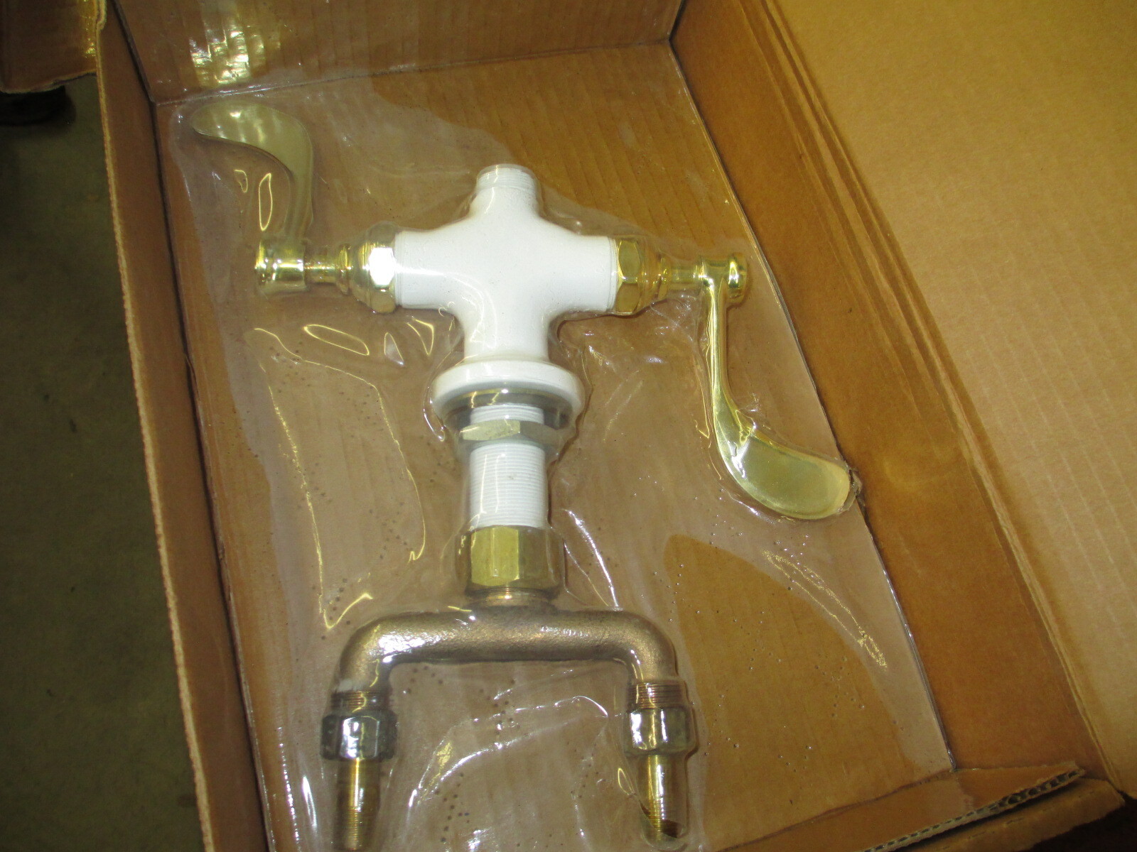 NOS T&S DL-5251 White & Polished Brass Commercial Swivel Bar Faucet Gold USA NEW