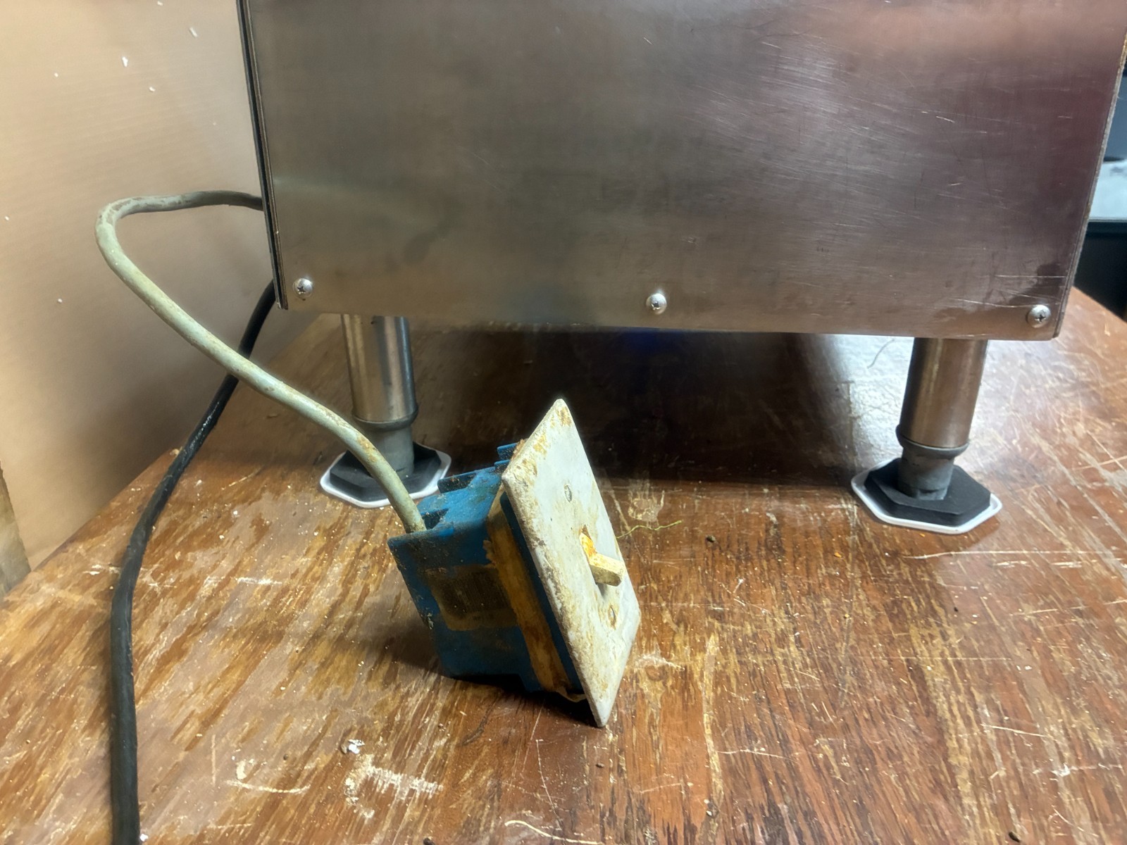 read all…..SOMERSET 20 INCH DOUGH SHEETER. WORKING BUT NEEDS SOME WORK