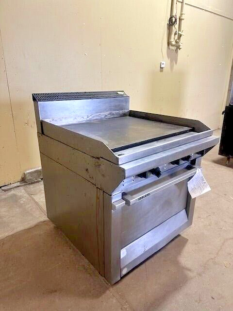 GARLAND M48R STAINLESS STEEL COMMERCIAL GRIDDLE W/ STANDARD OVEN BASE ON CASTERS