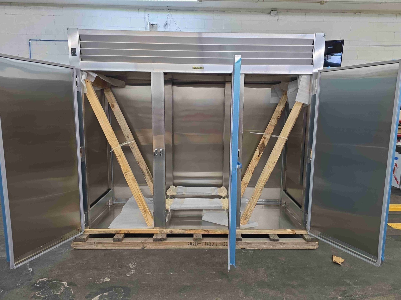 6485 New Aged Inventory Traulsen 3-Door Refrigerator Roll Thru RRI332LUT-FHS