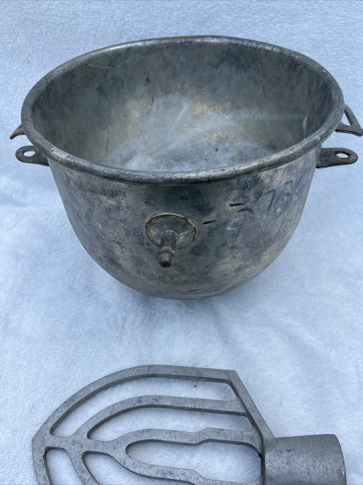 Hobart 12qt BOWL A-200-12 Mixing Bowl with Unbranded paddle