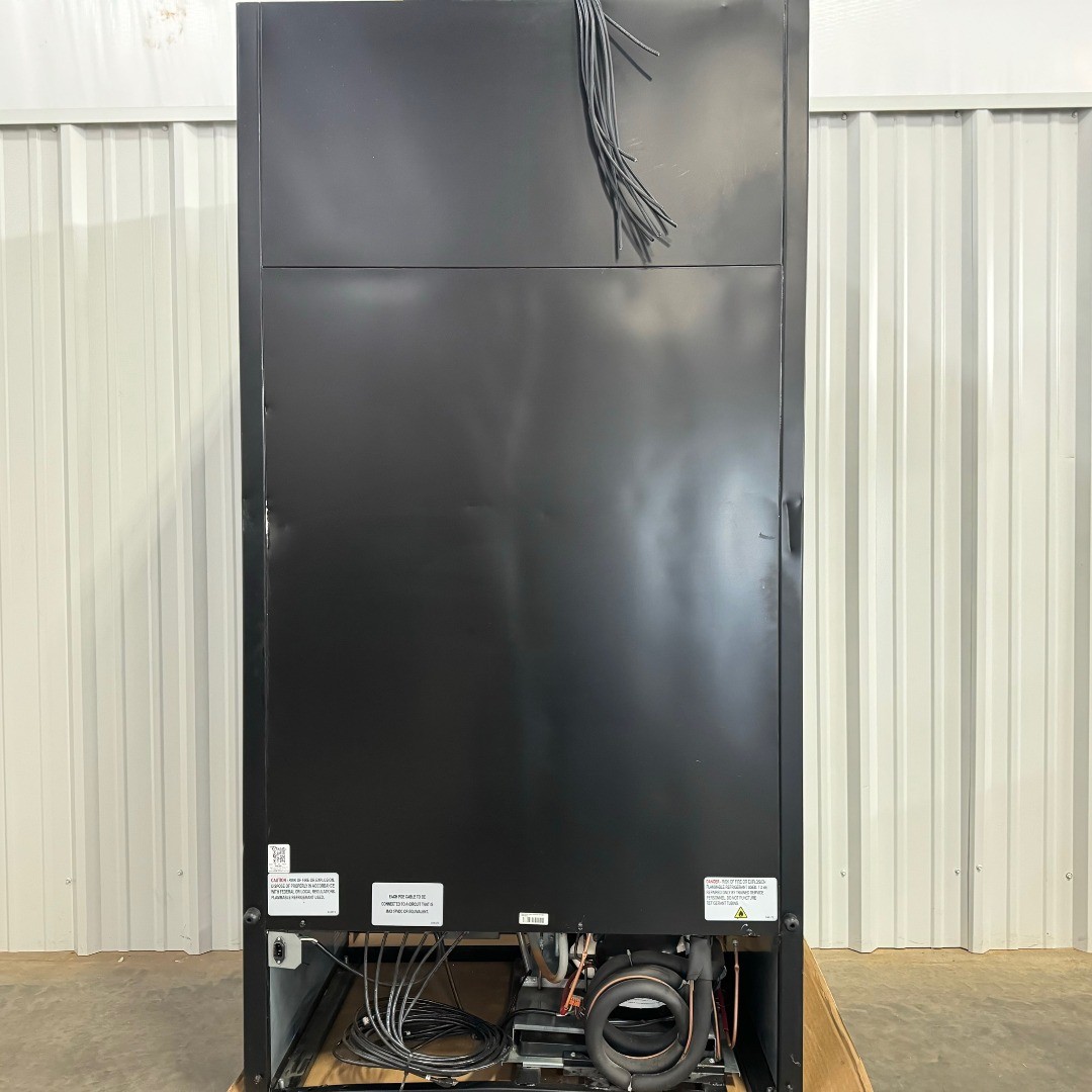 True GDM-35 Glass Door Merchanider Clean No Racks