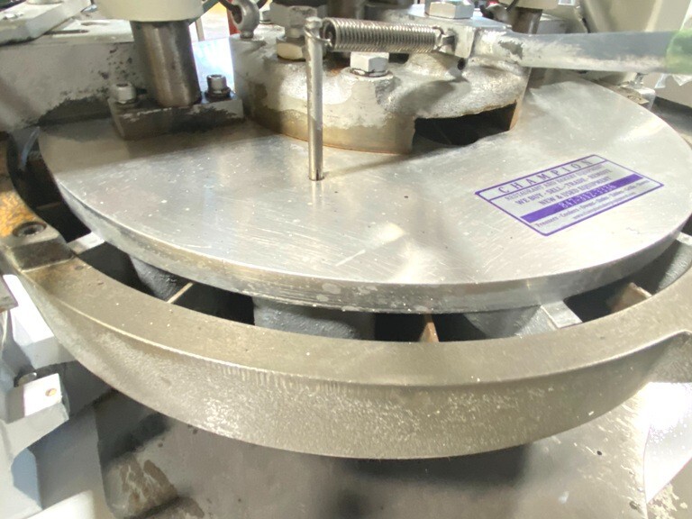 Dough Divider & Rounder/ Nussex / Eberhardt Model P7U Semi Automatic 26 Cut