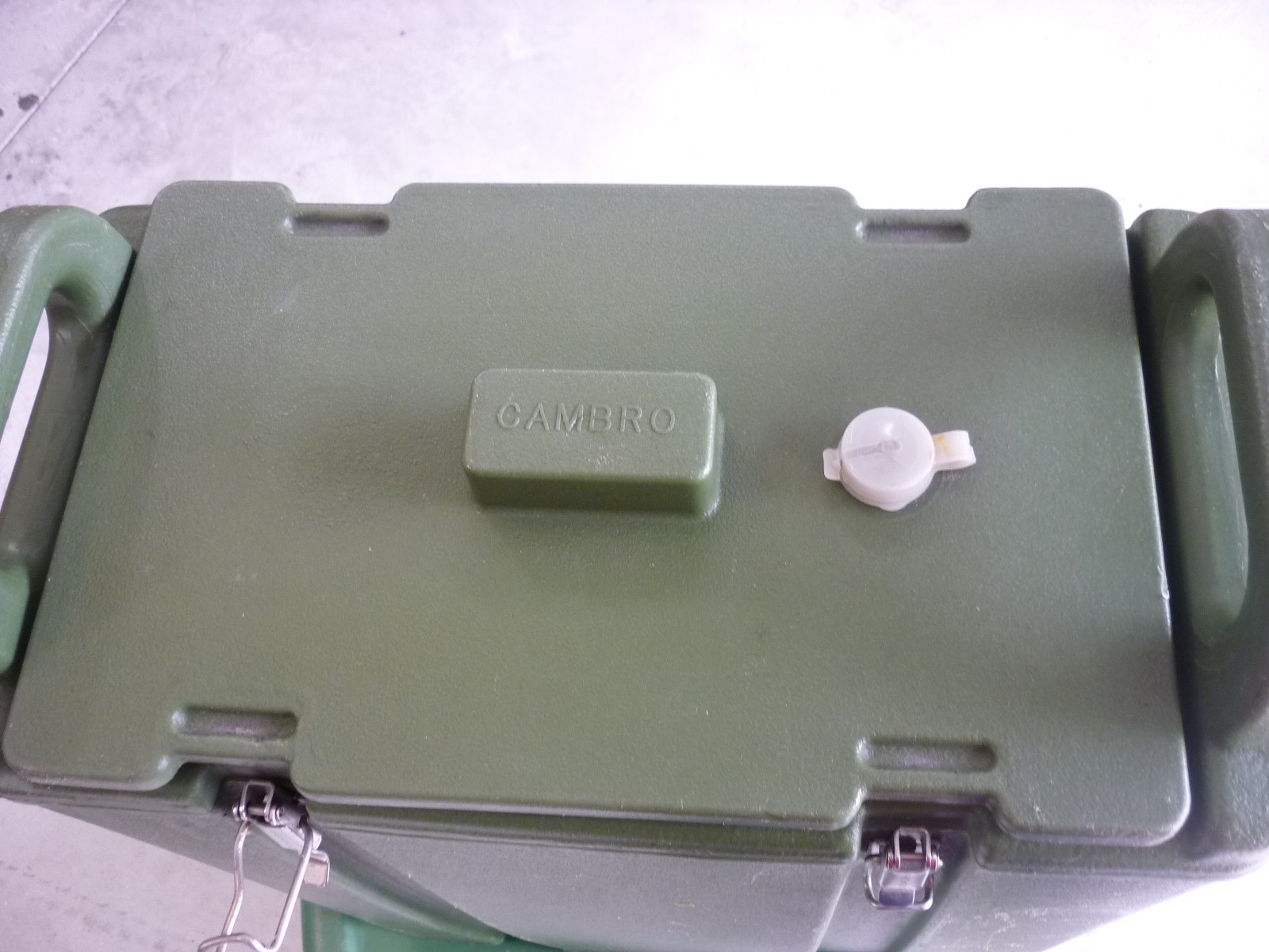 Green Cambro Drink Container Derver Insulated 26F03