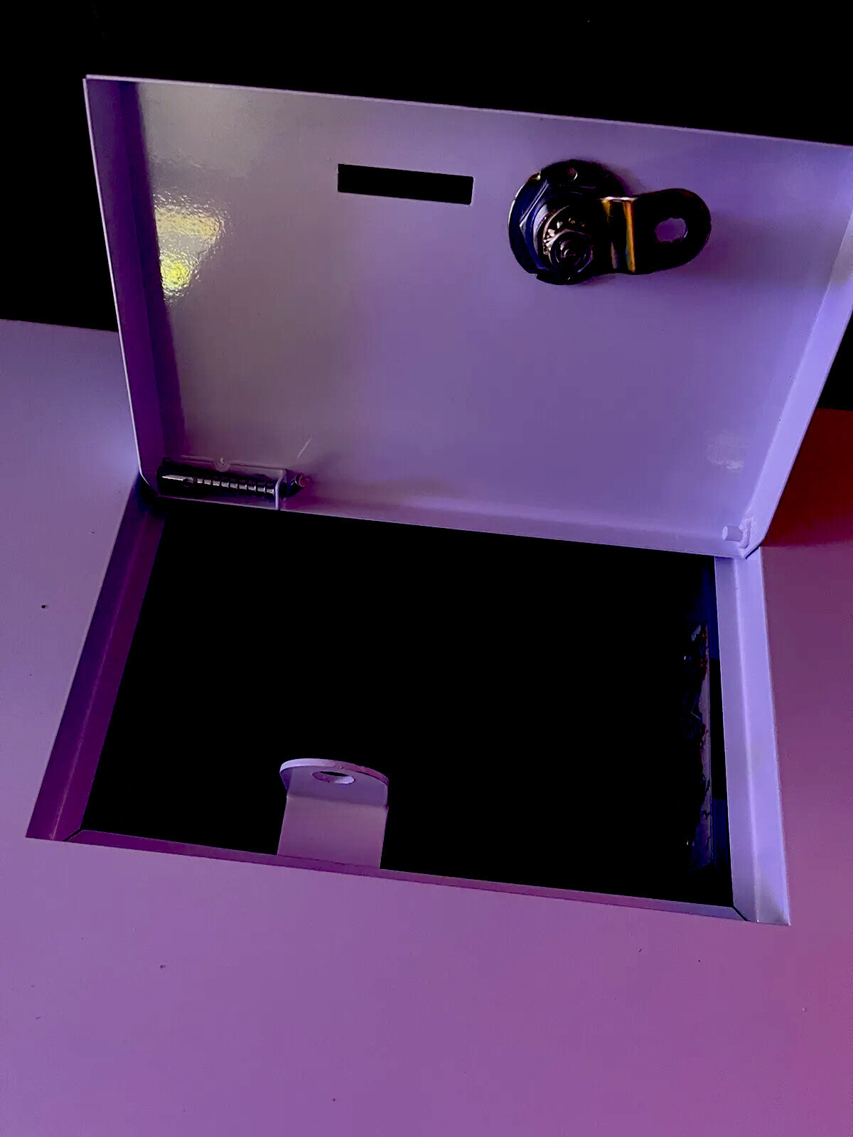 Quarter Machine, Dollar Bill Changer – Accepts $1-$20 – 3,000 Capacity