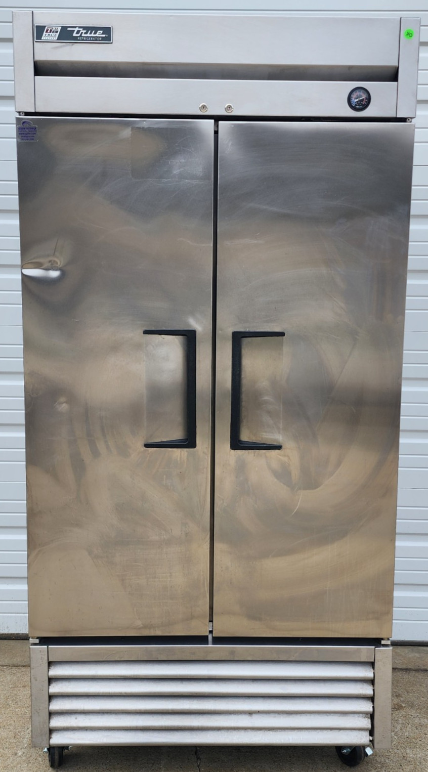 TRUE T-35 TWO SECTION REACH-IN REFRIGERATOR